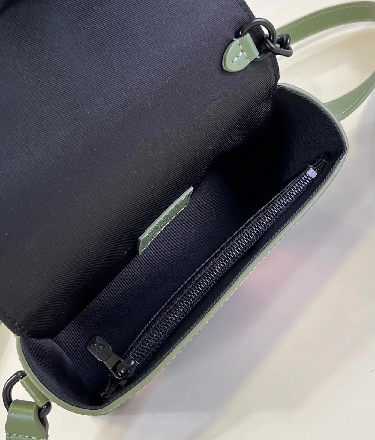 루이비통 스티머 웨어러블 M83172