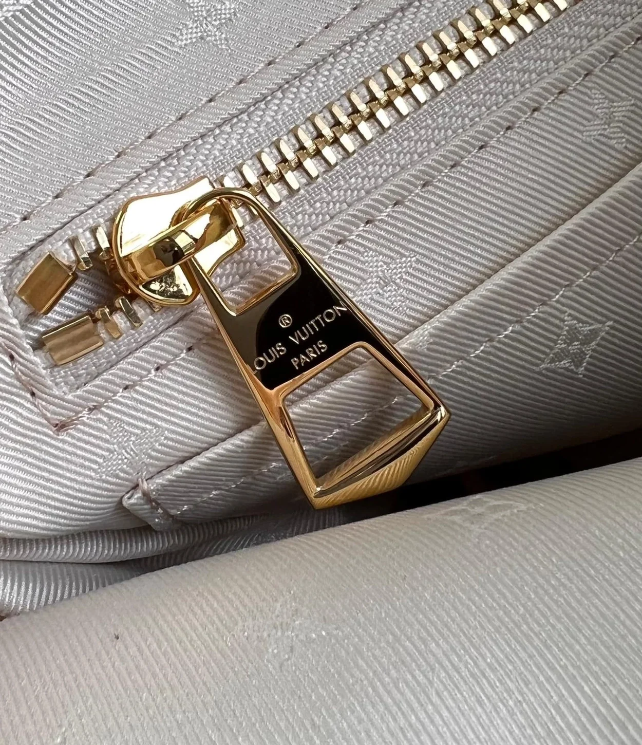 루이비통 캐리올 PM 멀티컬러 베이지 M24707