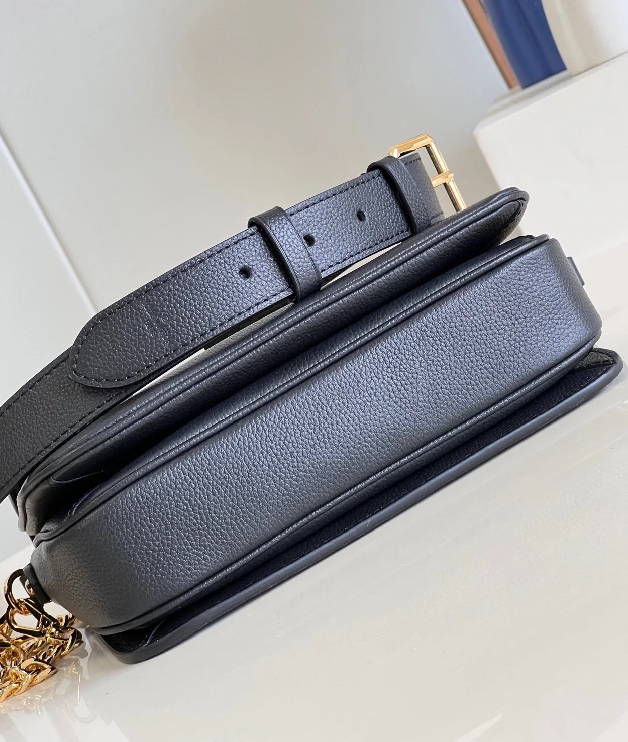 루이비통 옥스포드 락미 블랙 M22735