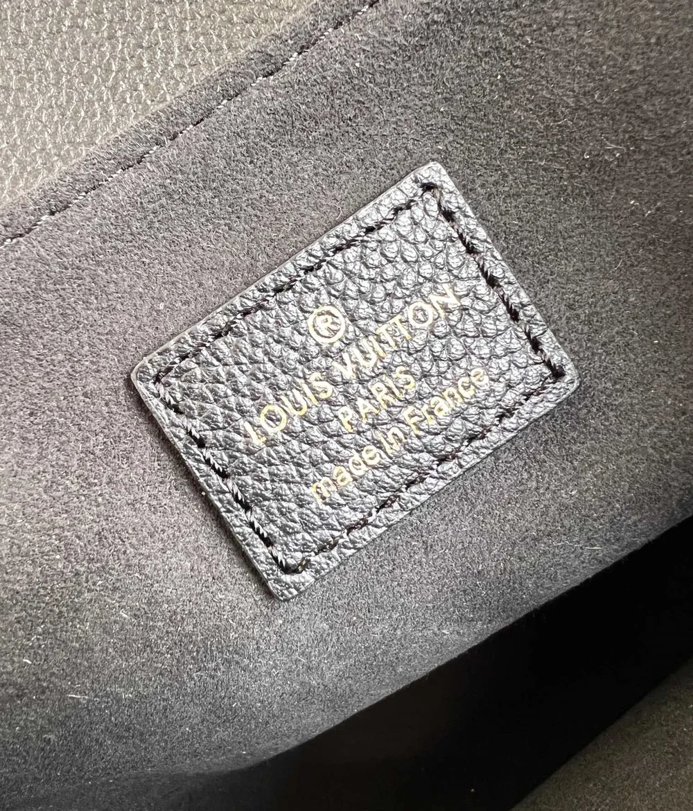 루이비통 옥스포드 락미 블랙 M22735