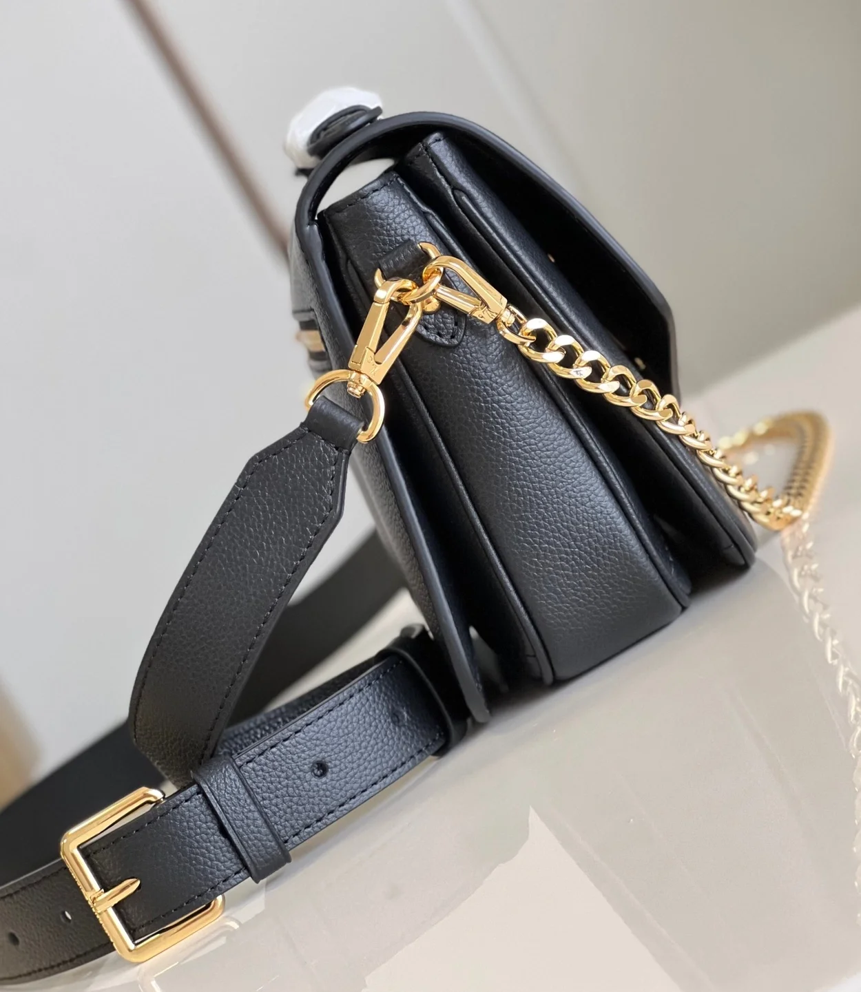 루이비통 옥스포드 락미 블랙 M22735