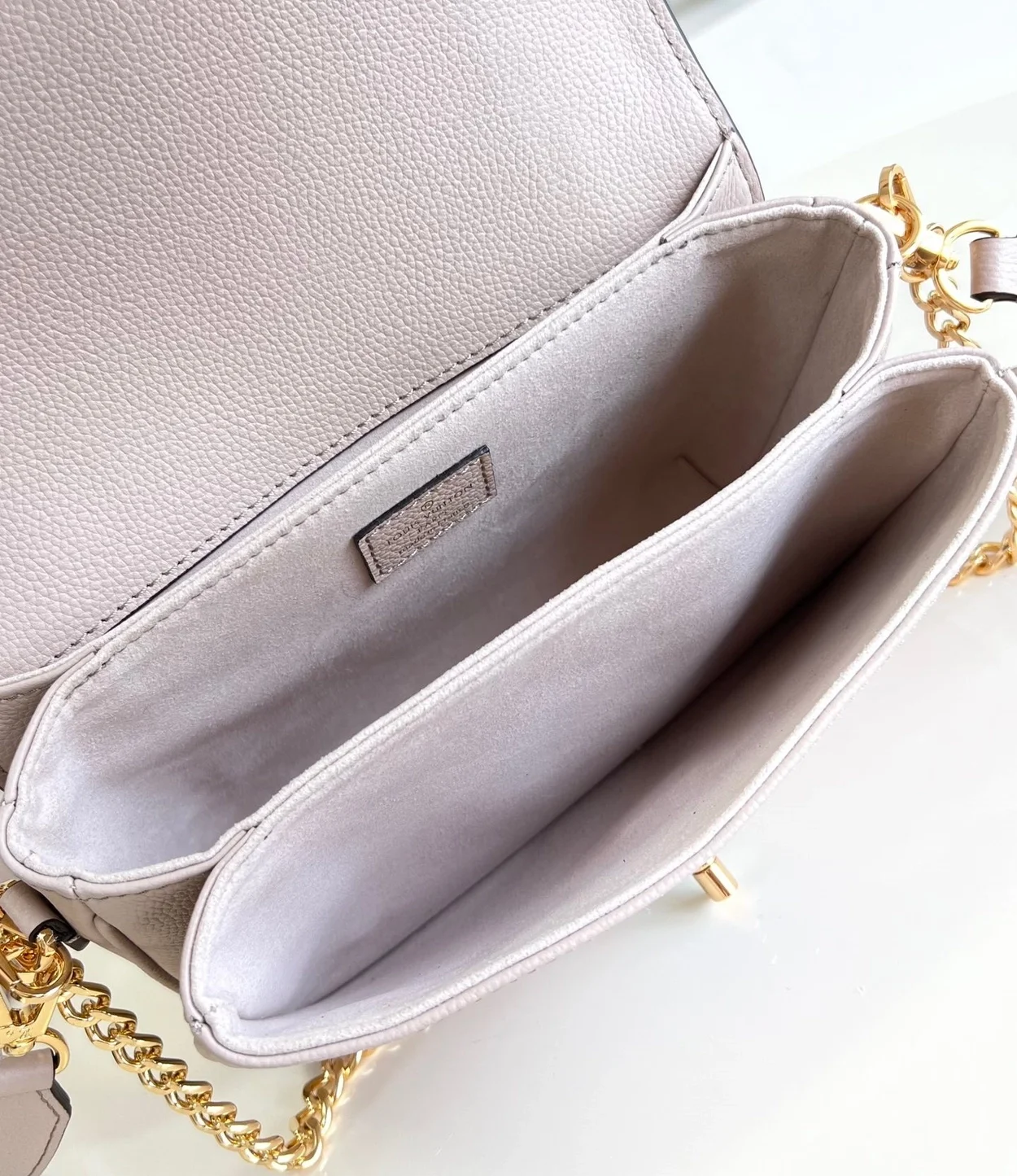 루이비통 옥스포드 락미 그레이지 M22792