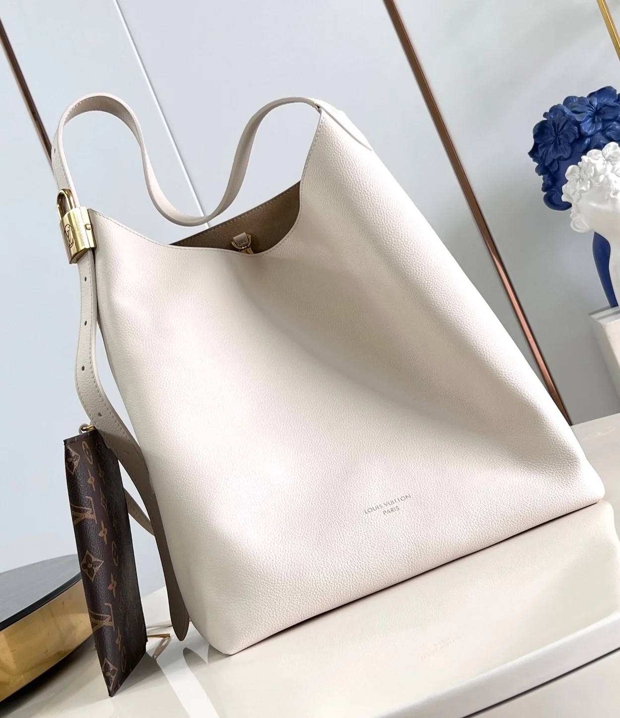 루이비통 로우 키 호보 MM M25022