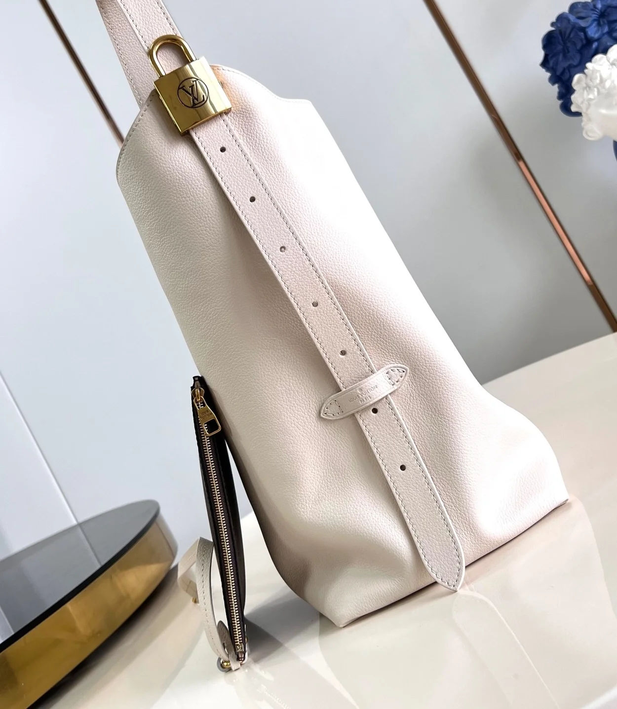 루이비통 로우 키 호보 MM M25022