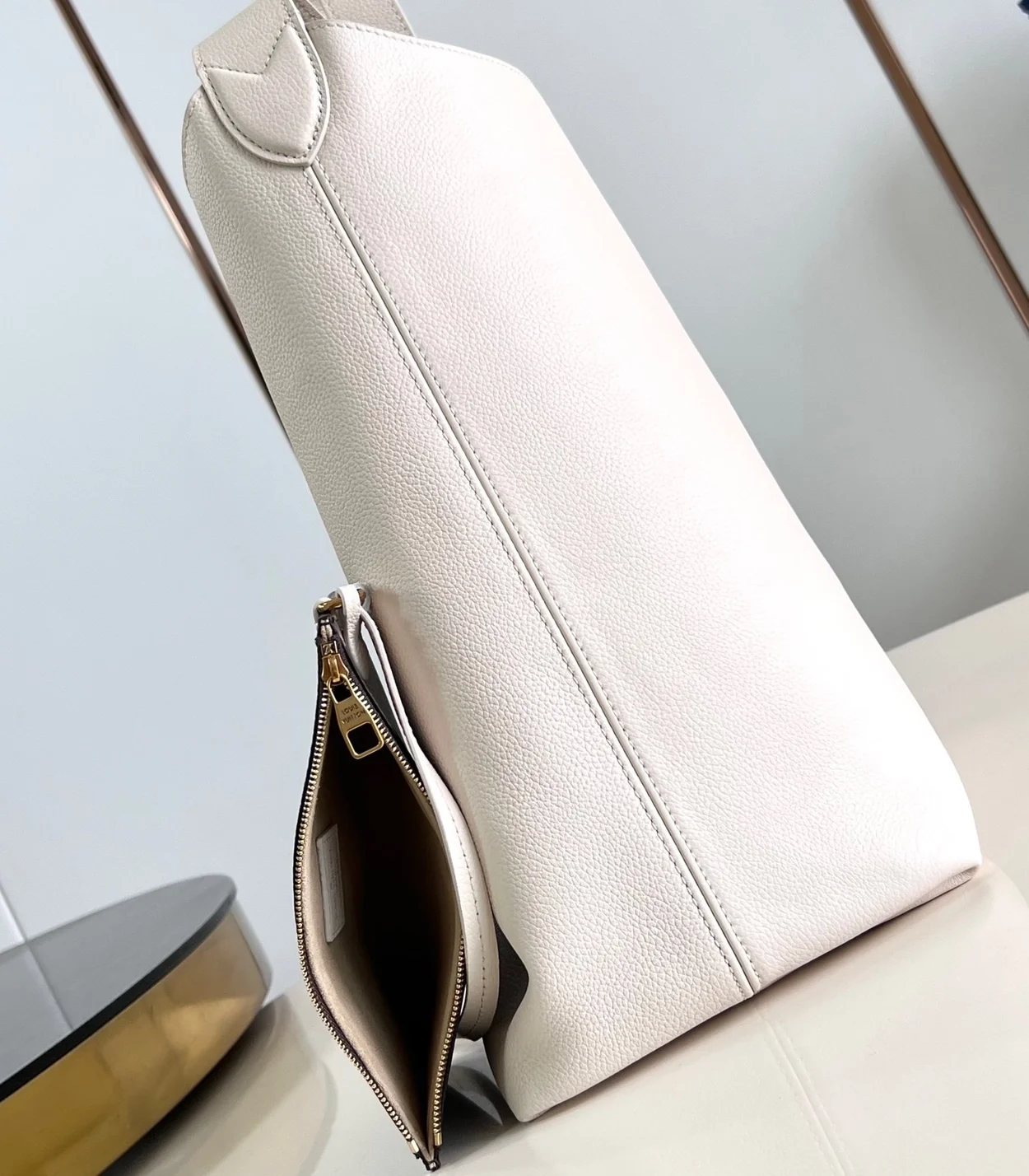 루이비통 로우 키 호보 MM M25022