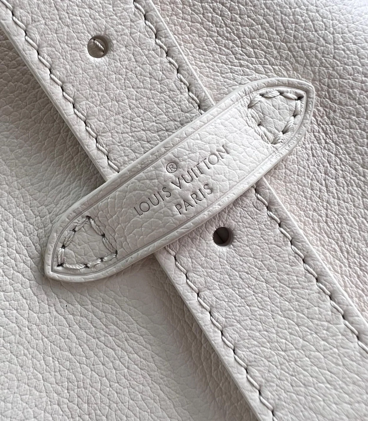 루이비통 로우 키 호보 MM M25022