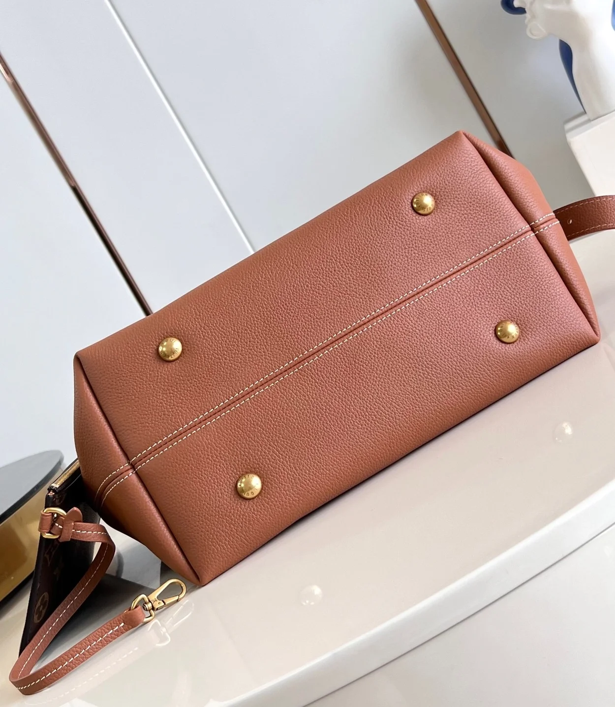 루이비통 로우 키 호보 MM M24974