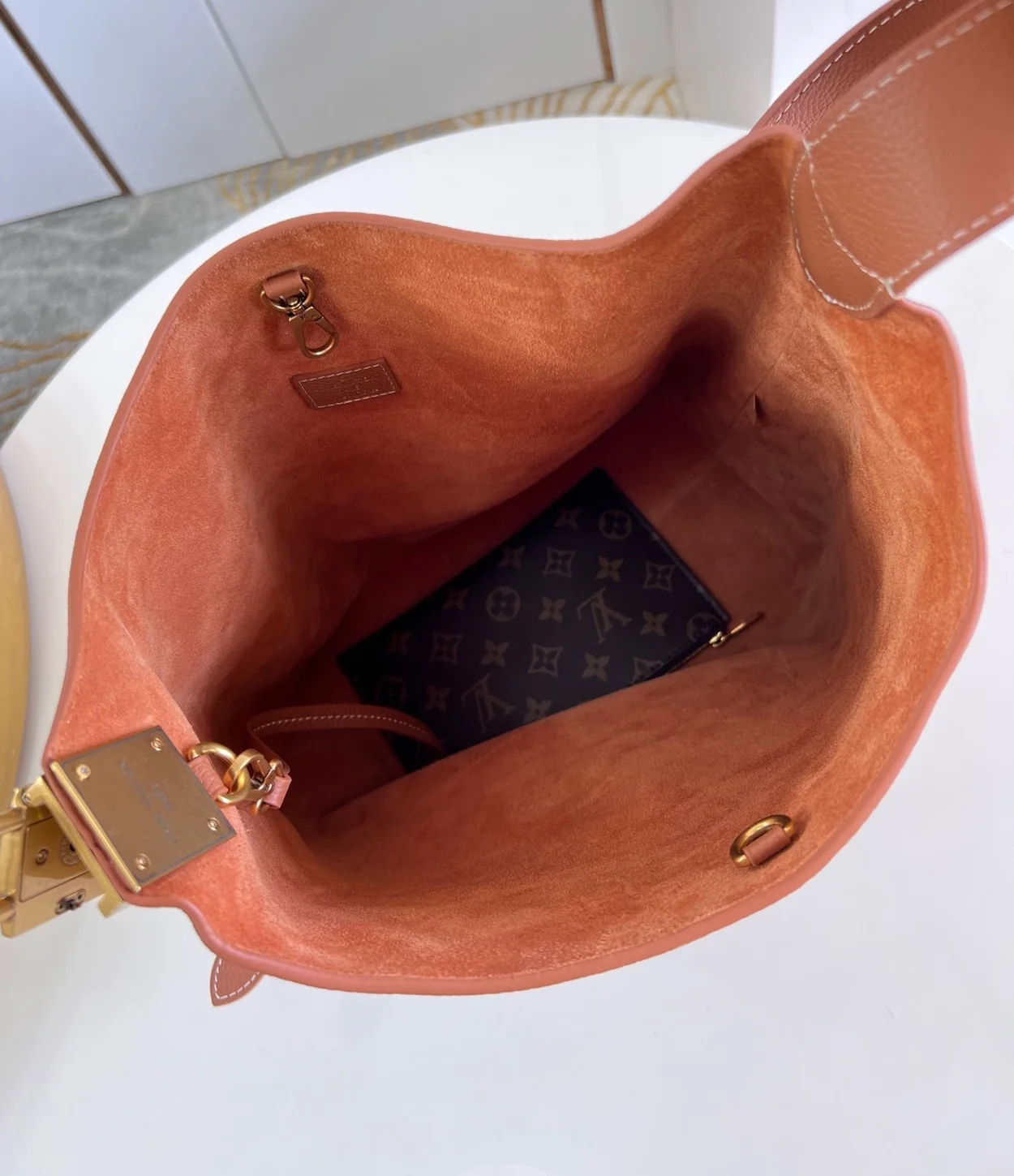 루이비통 로우 키 호보 MM M24974