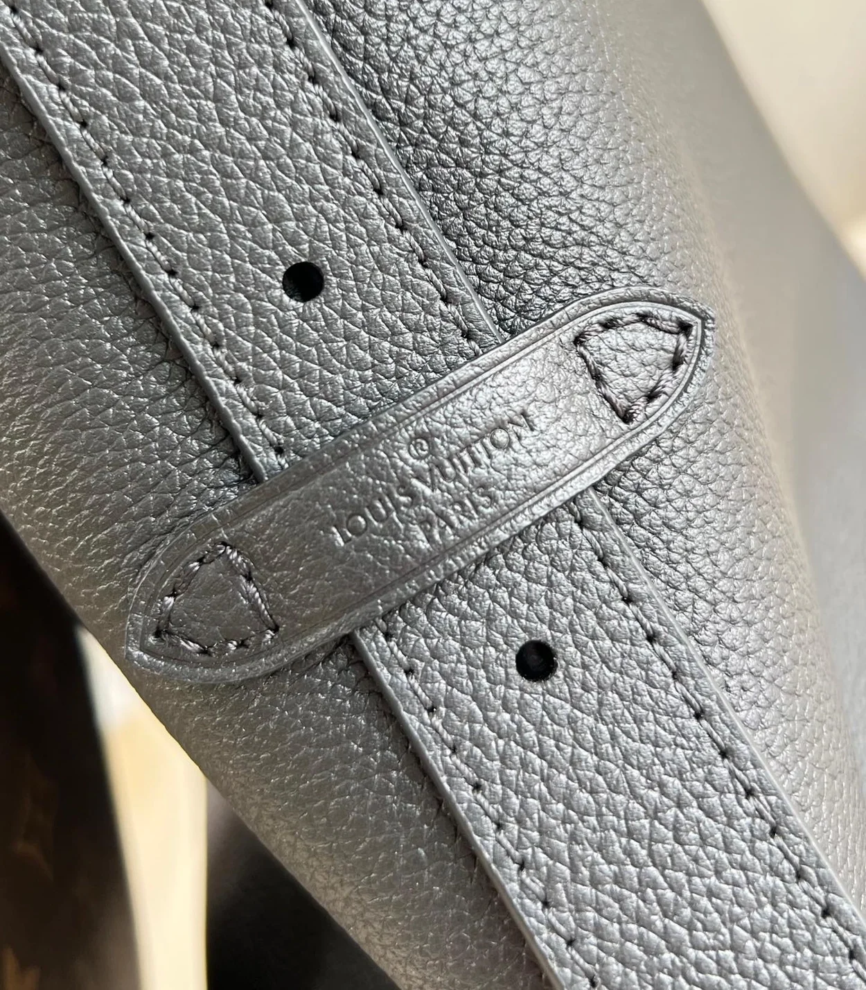 루이비통 로우 키 호보 MM M24856