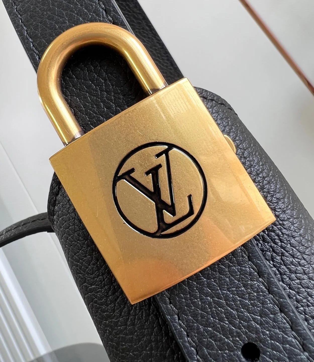 루이비통 로우 키 호보 MM M24856