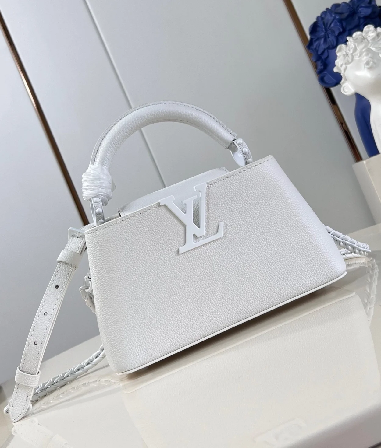 루이비통 카퓌신 이스트 웨스트 미니 M23956