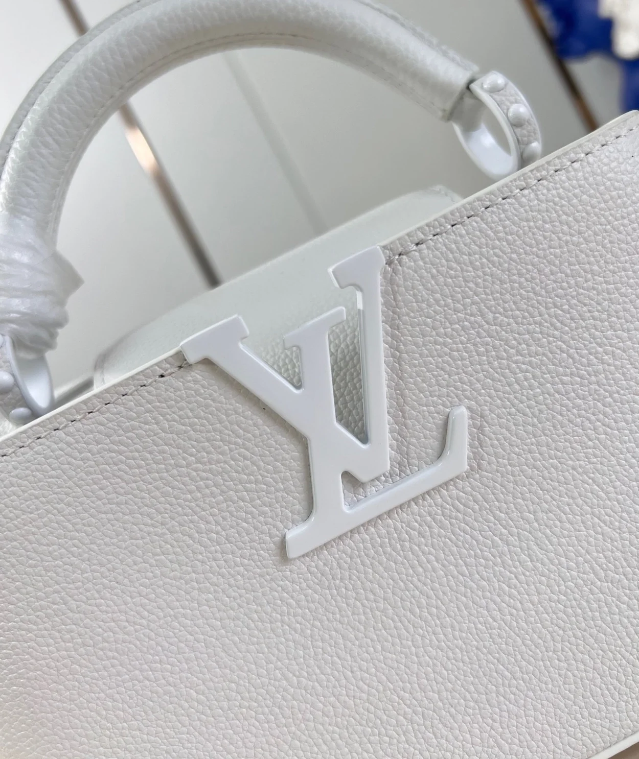 루이비통 카퓌신 이스트 웨스트 미니 M23956