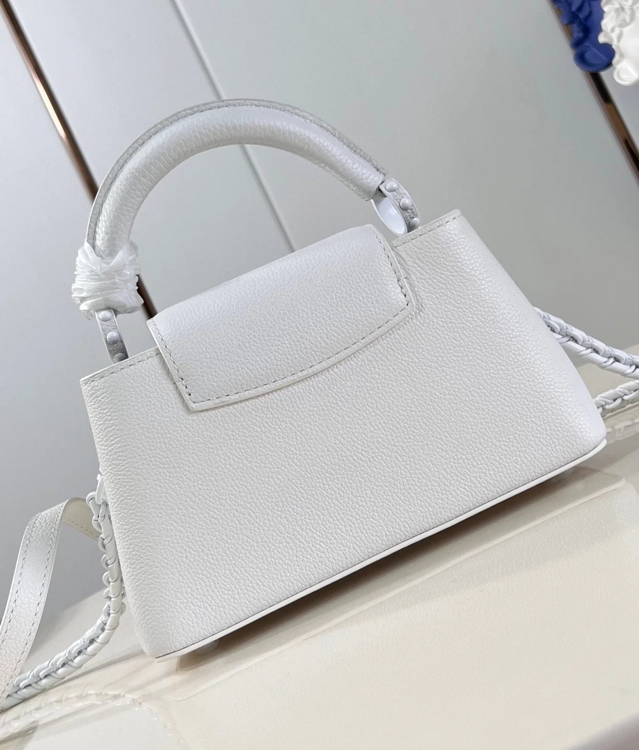 루이비통 카퓌신 이스트 웨스트 미니 M23956