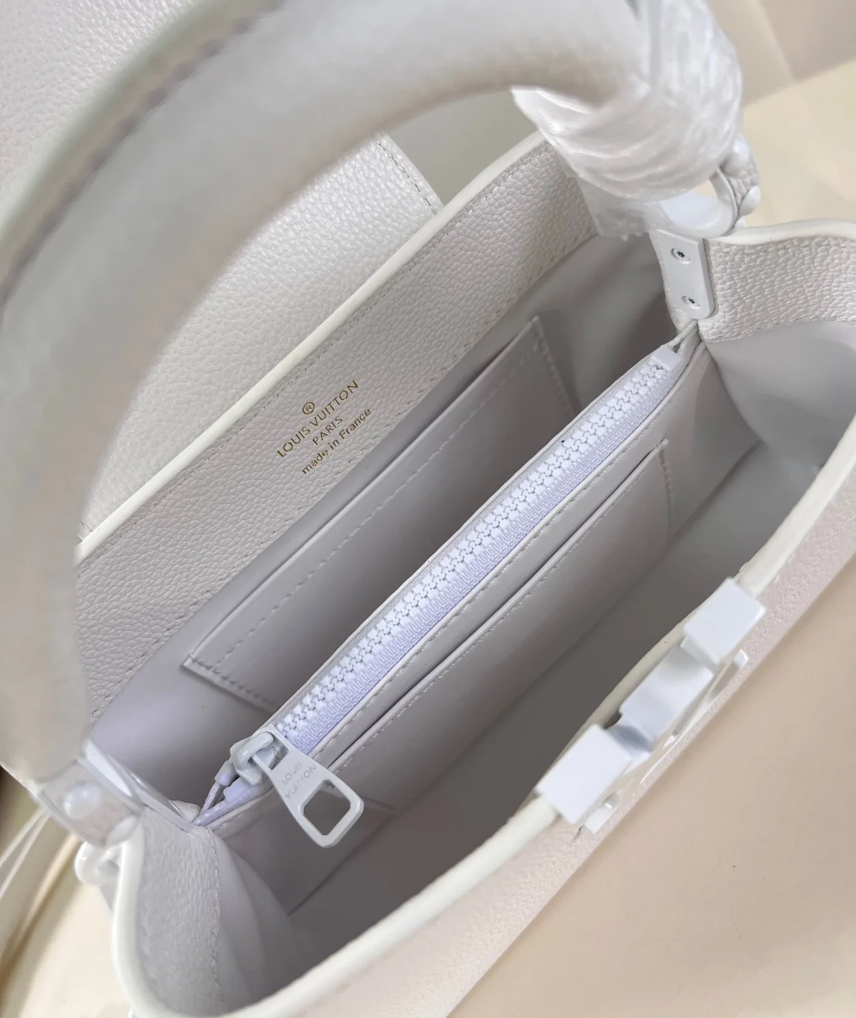 루이비통 카퓌신 이스트 웨스트 미니 M23956