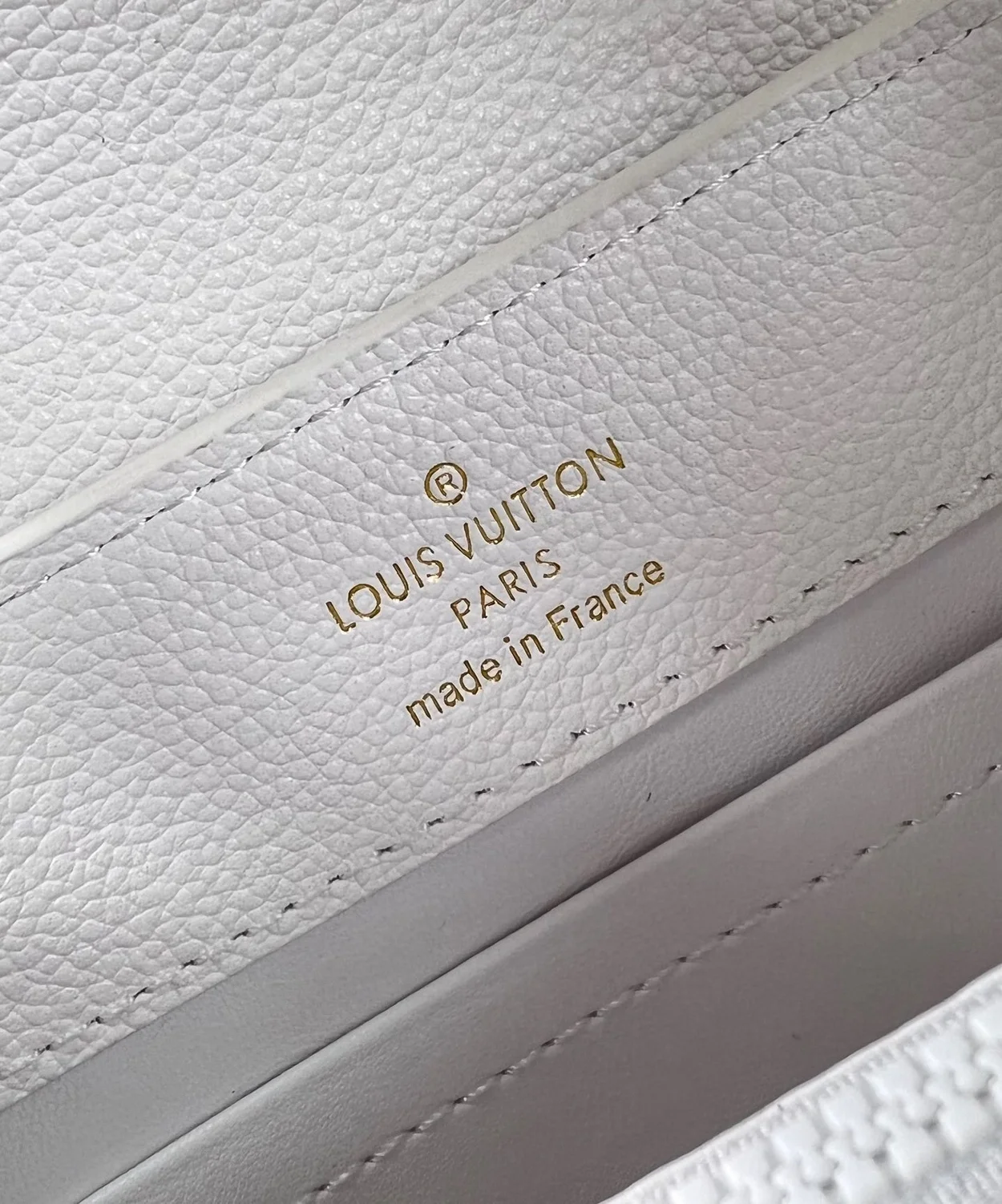 루이비통 카퓌신 이스트 웨스트 미니 M23956