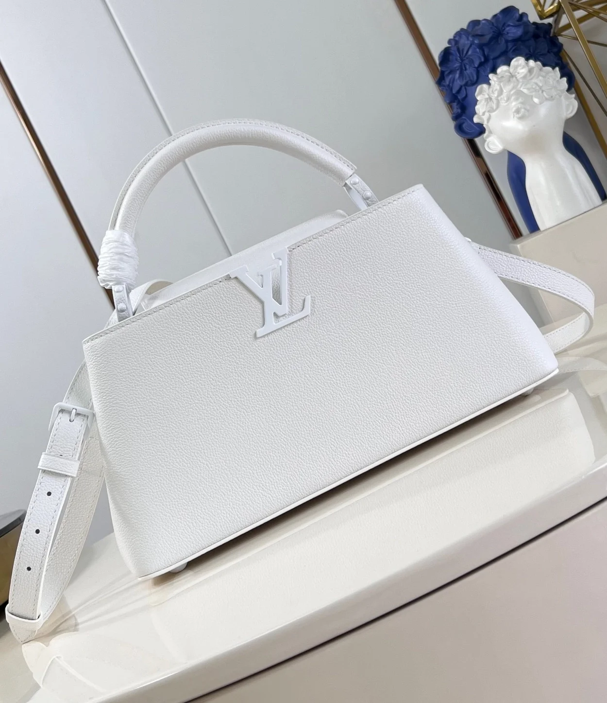 루이비통 카퓌신 이스트 웨스트 MM M23948