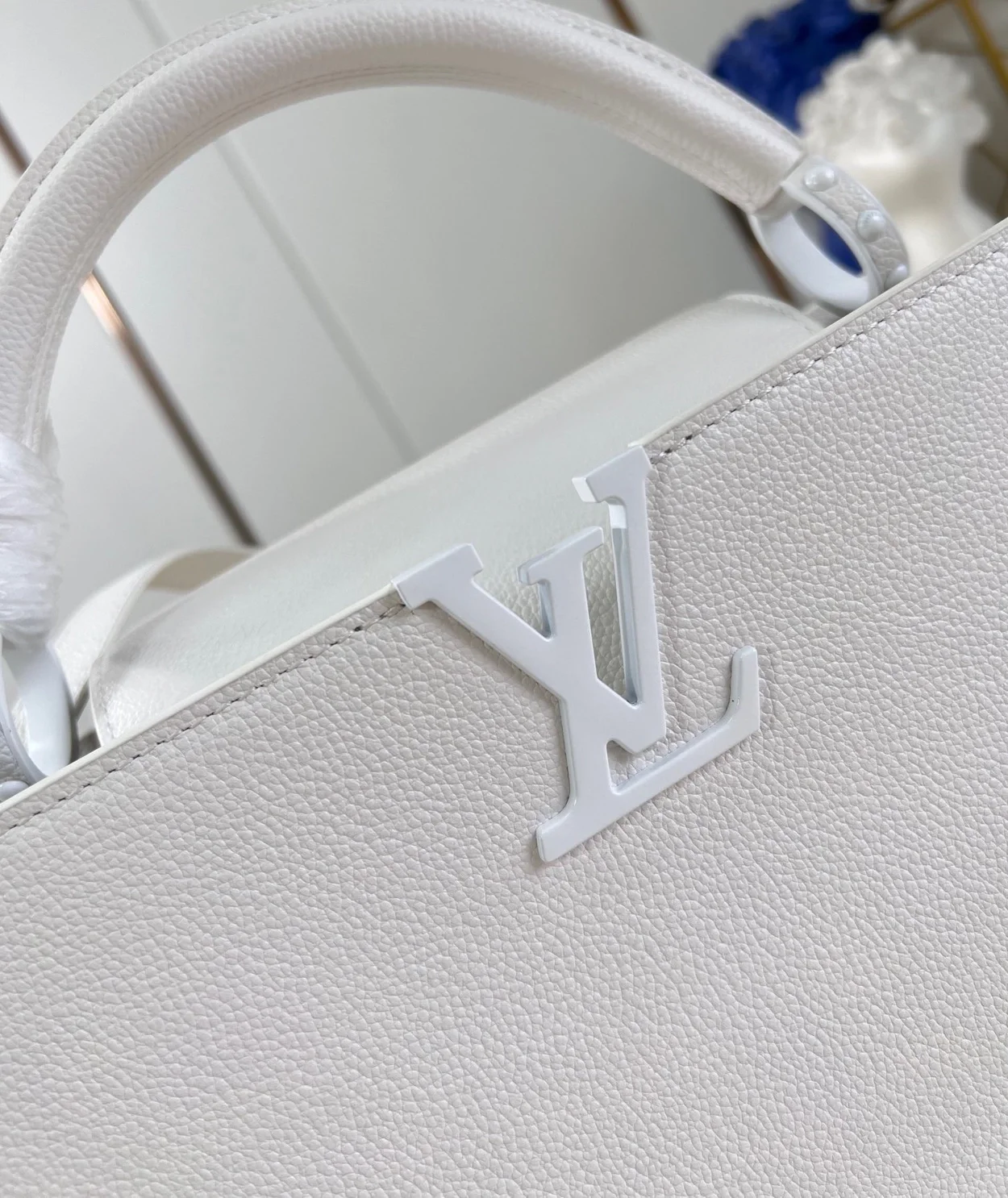 루이비통 카퓌신 이스트 웨스트 MM M23948