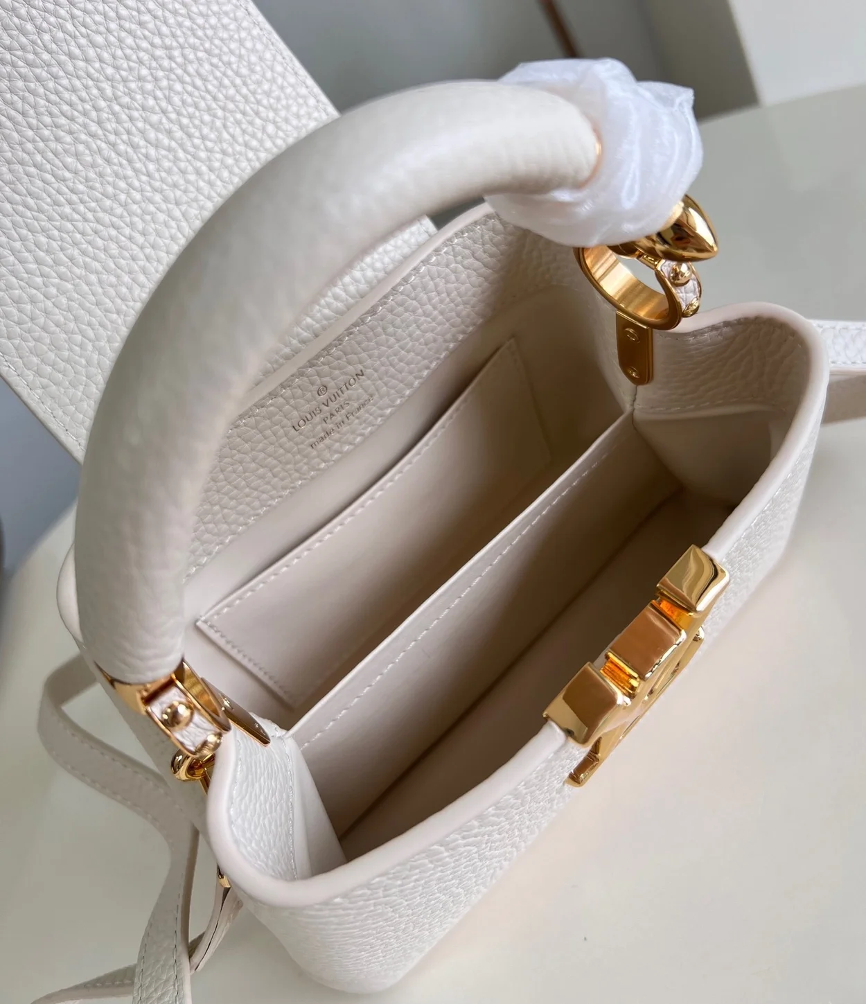 루이비통 카퓌신 미니 M23944