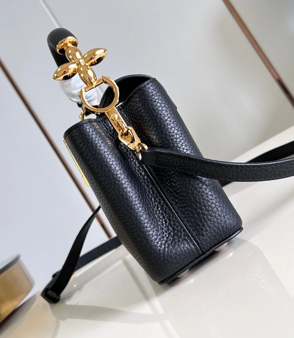 루이비통 카퓌신 미니 M23943