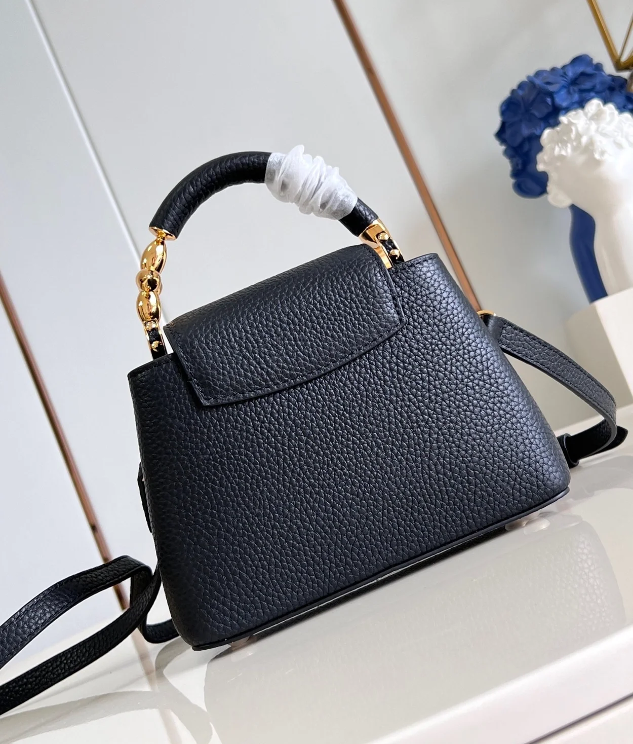 루이비통 카퓌신 미니 M23943