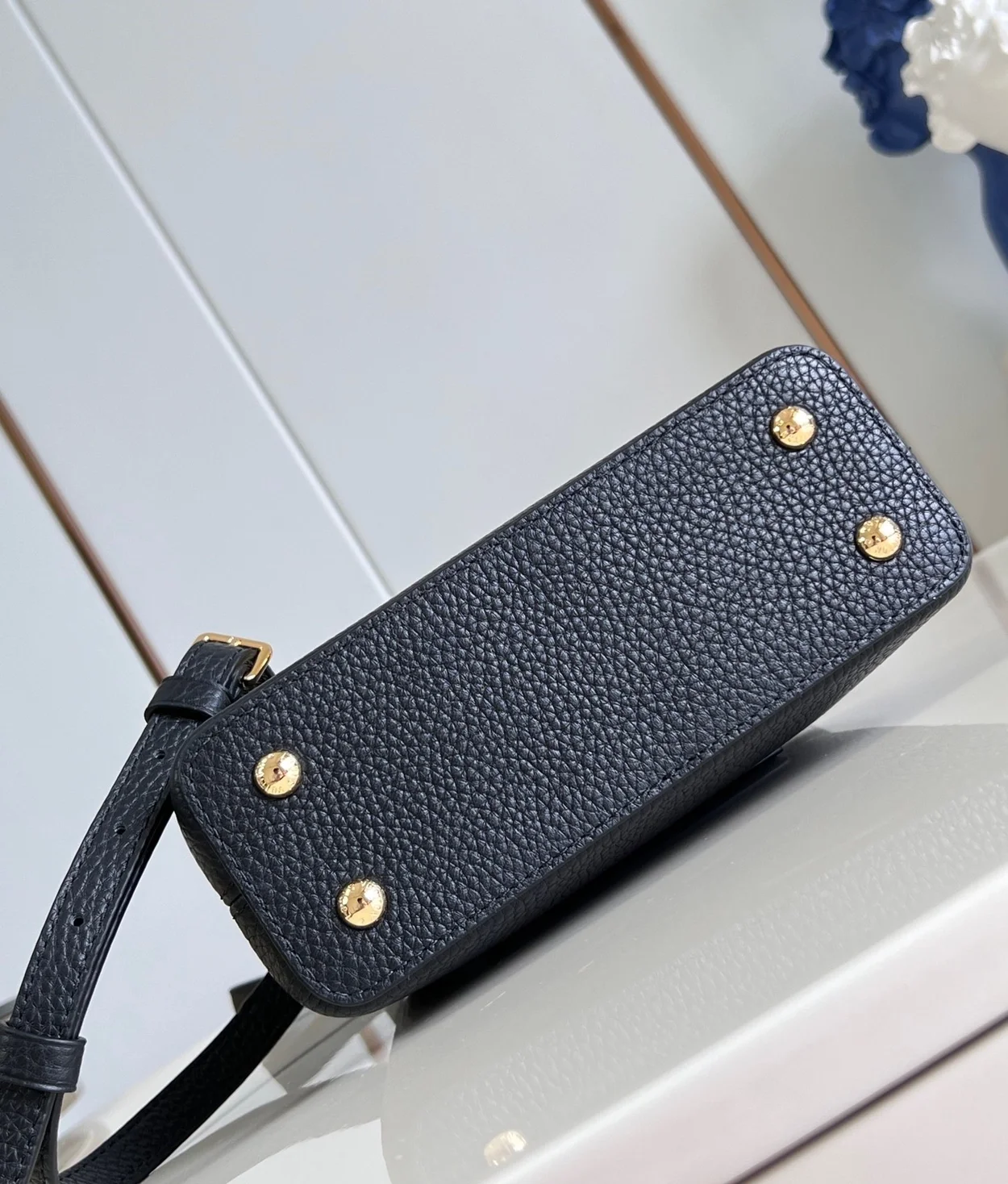 루이비통 카퓌신 미니 M23943