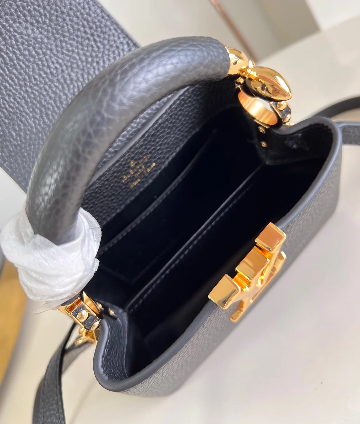 루이비통 카퓌신 미니 M23943