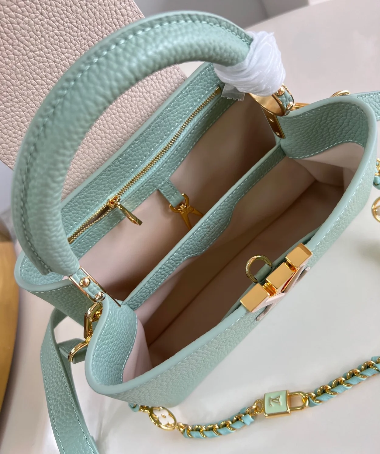 루이비통 카퓌신 BB M24471