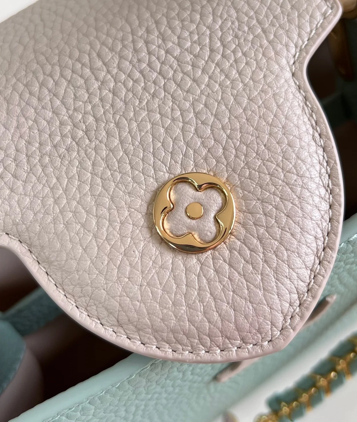 루이비통 카퓌신 BB M24471