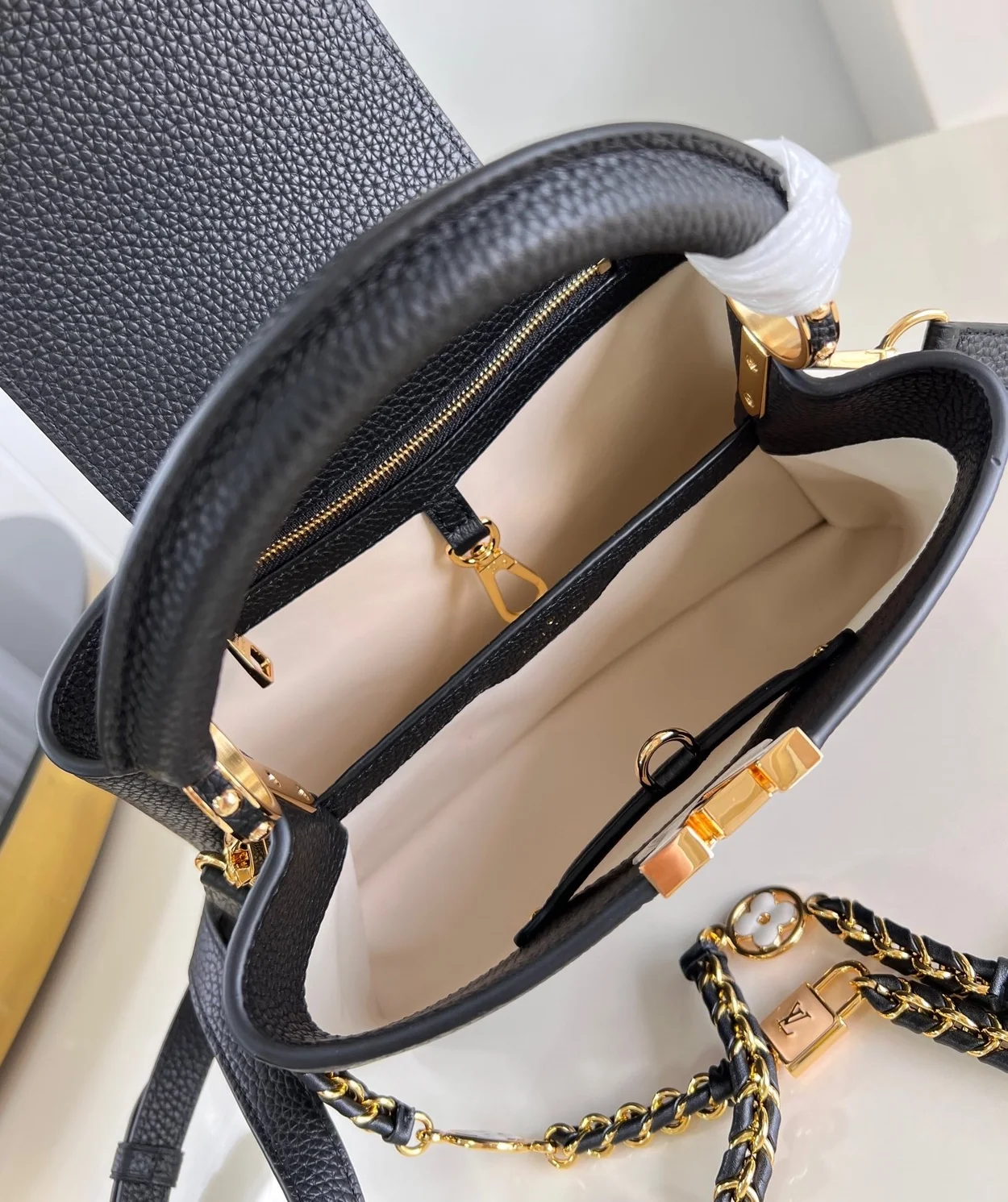 루이비통 카퓌신 BB M23950