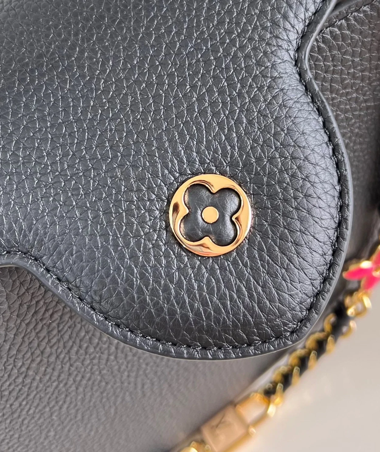 루이비통 카퓌신 BB M23950