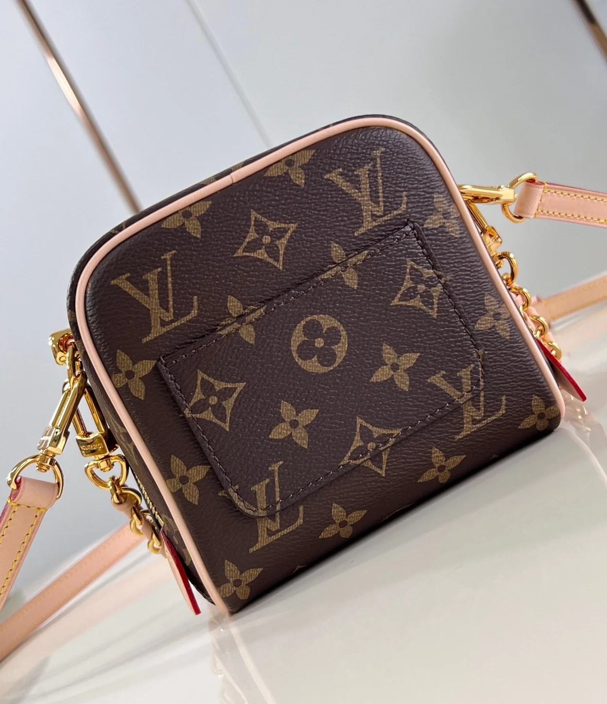 루이비통 저스트 인 케이스 M47096