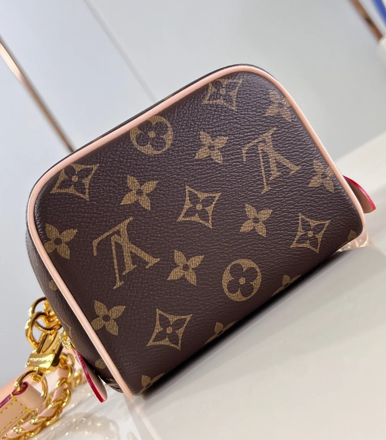 루이비통 저스트 인 케이스 M47096