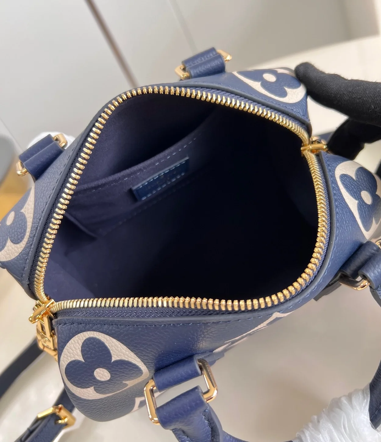 루이비통 스피디 반둘리에 20 M47048