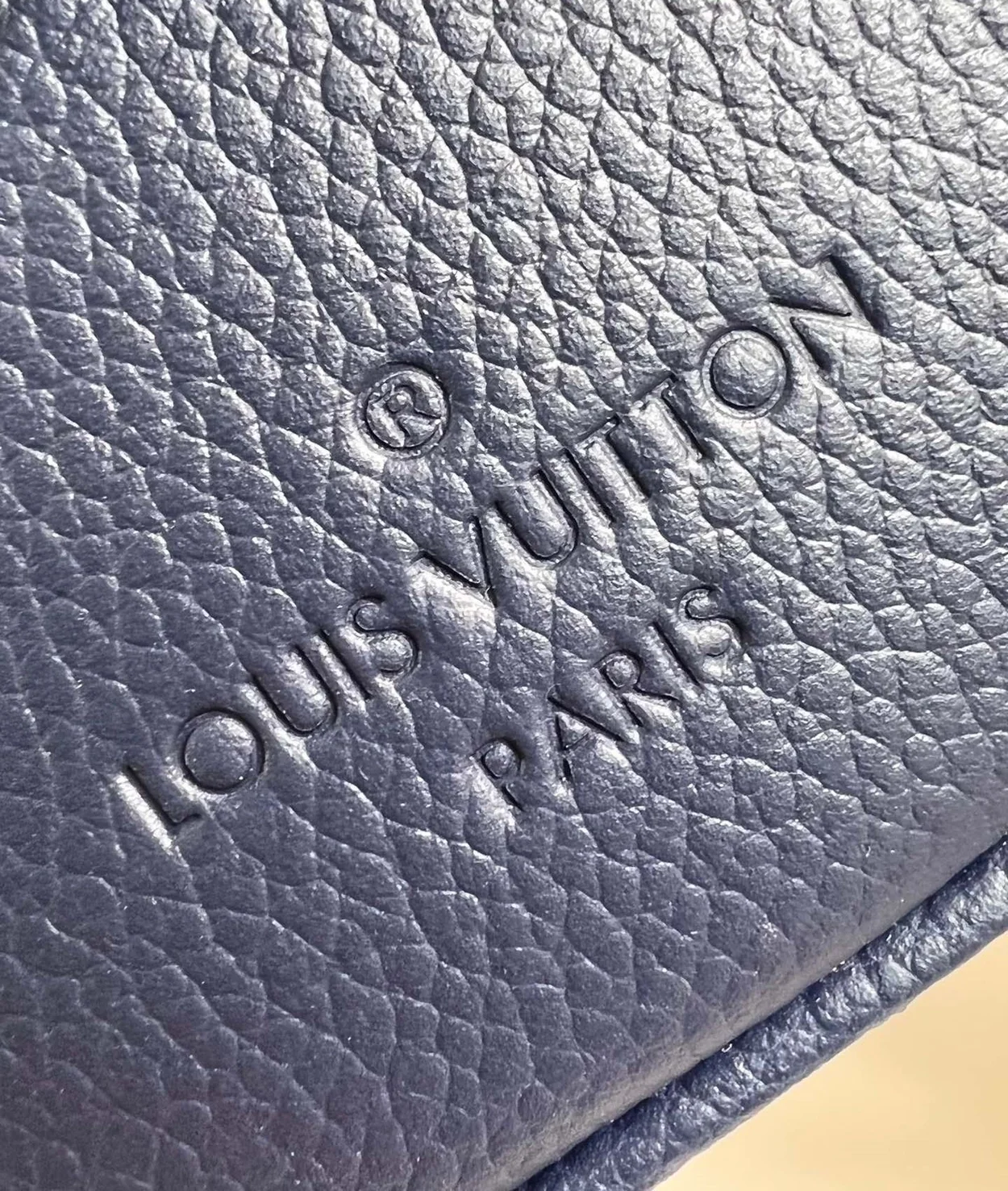 루이비통 스피디 반둘리에 20 M47048