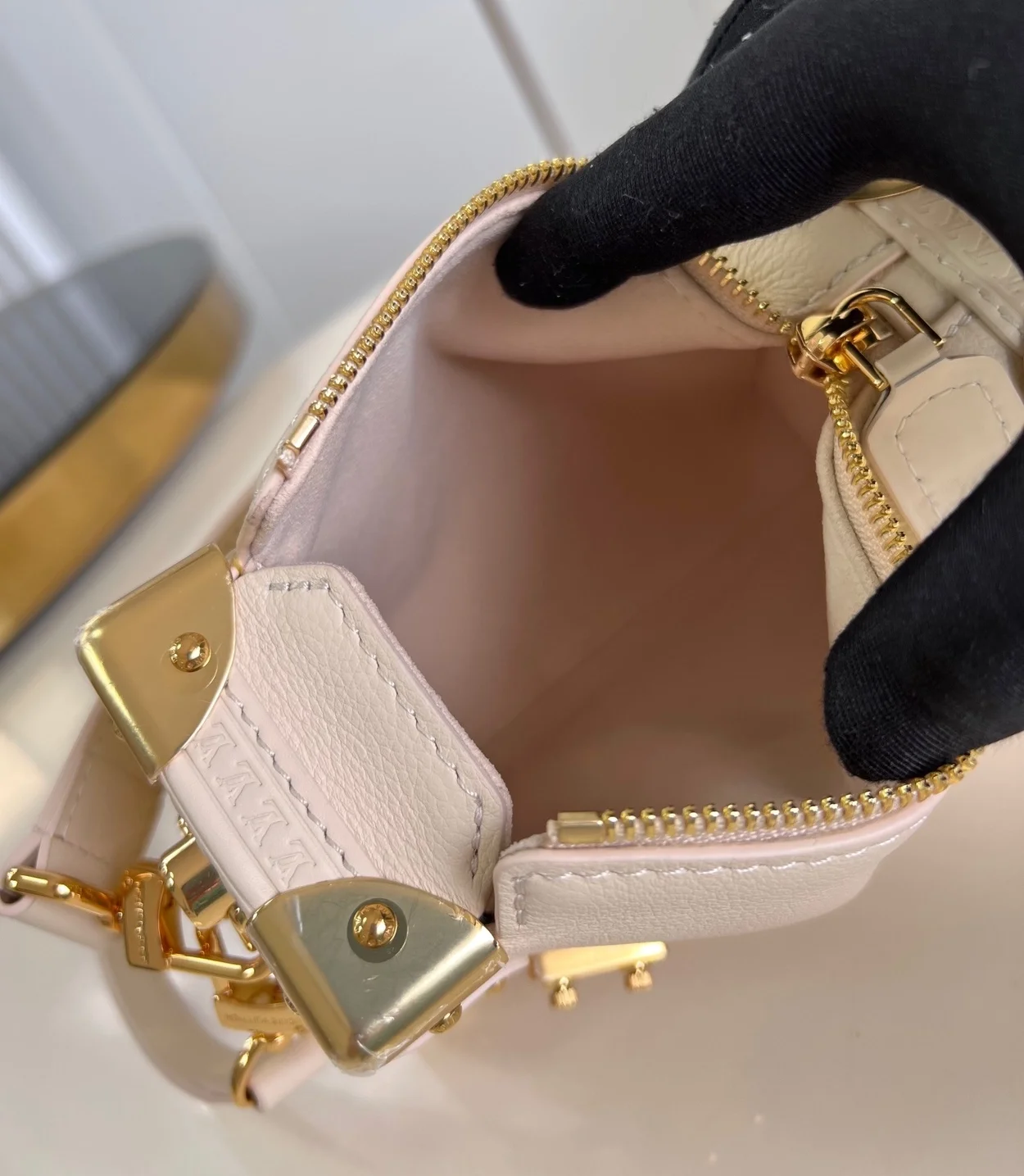 루이비통 사이드 트렁크 PM M23915