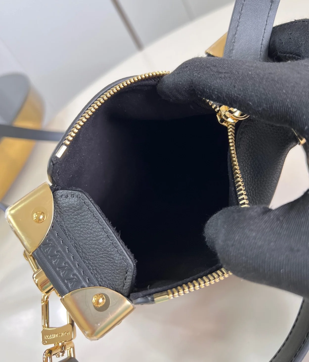 루이비통 사이드 트렁크 PM M23817