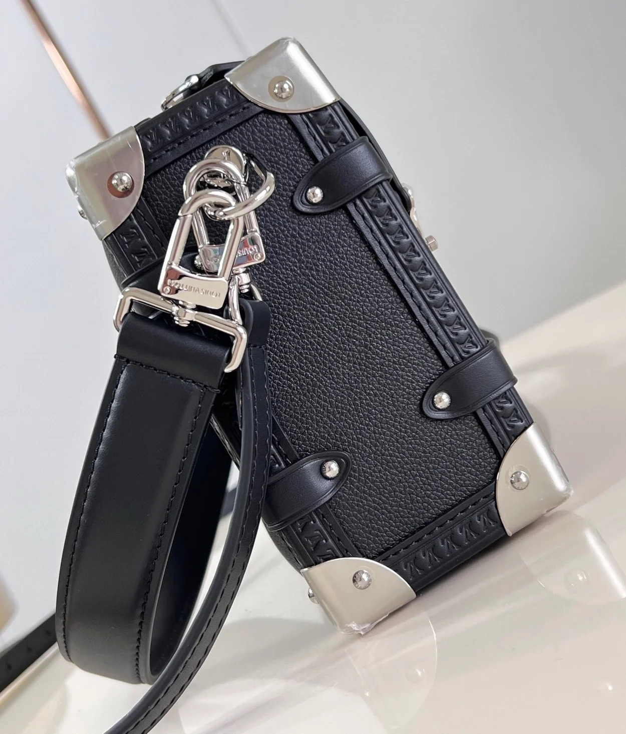 루이비통 사이드 트렁크 MM M25160