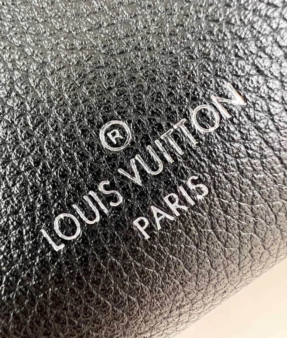 루이비통 사이드 트렁크 MM M25160