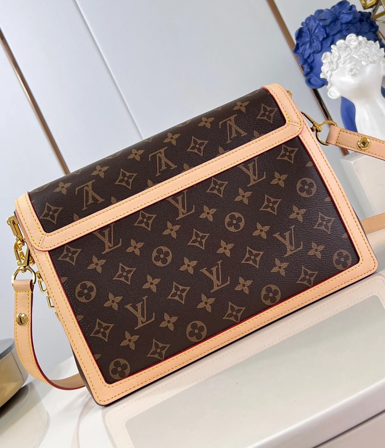 루이비통 도핀 소프트 GM M47149