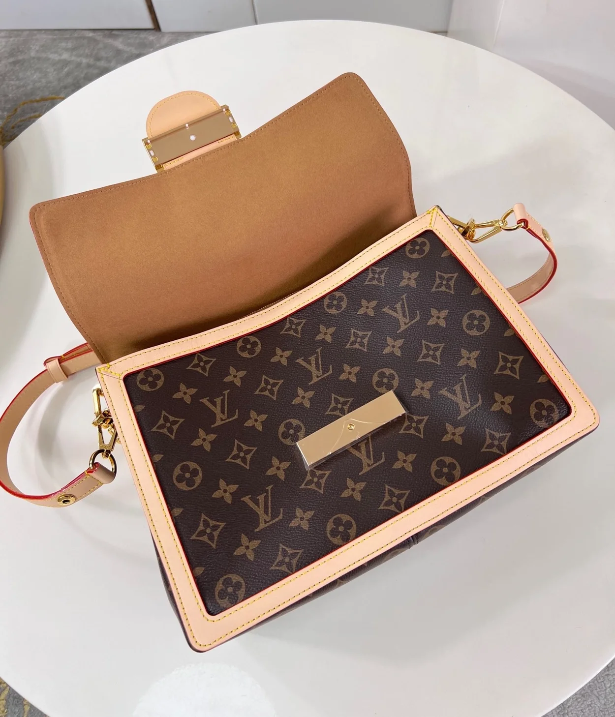 루이비통 도핀 소프트 GM M47149