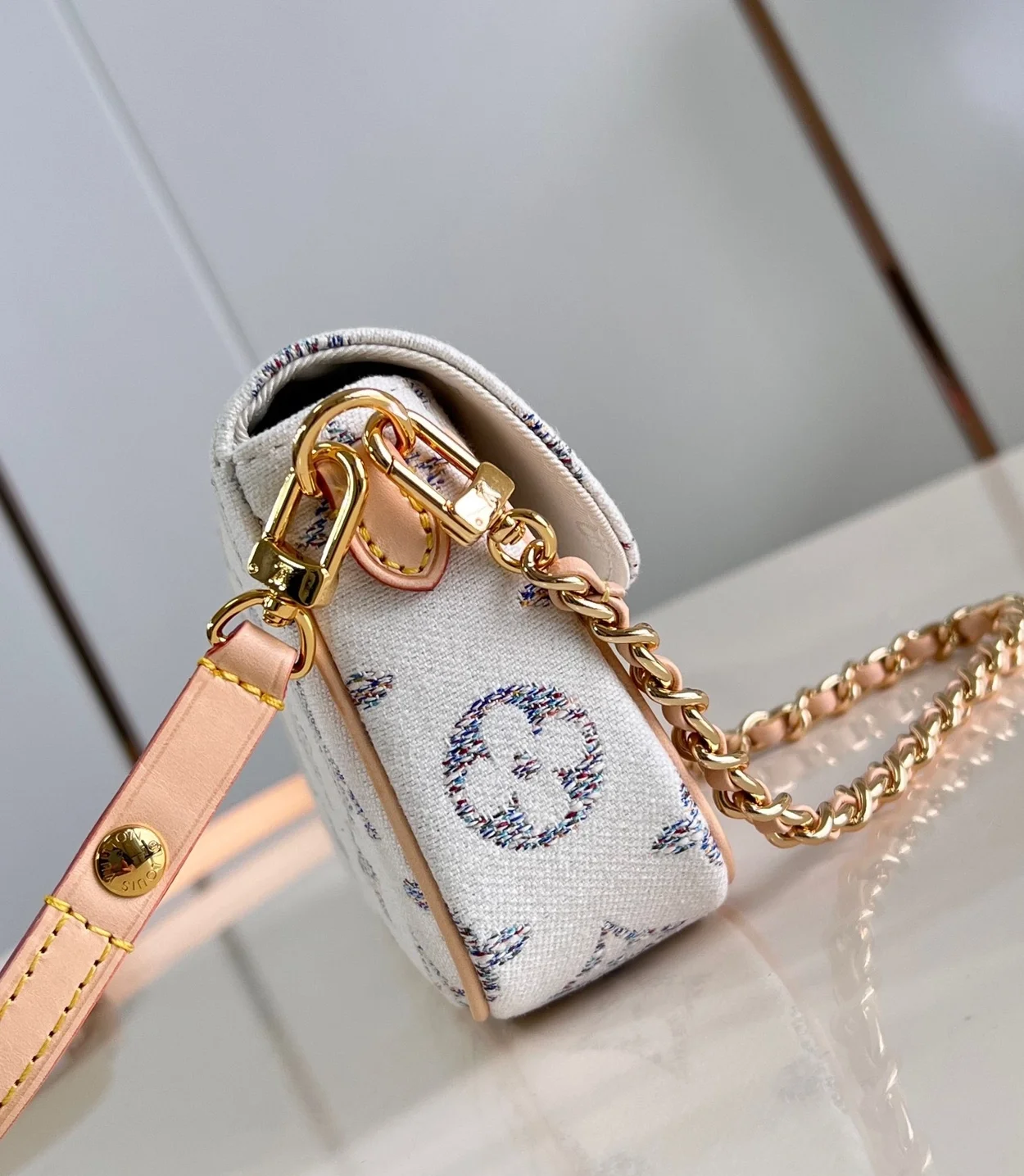 루이비통 월릿 온 체인 아이비 M83499