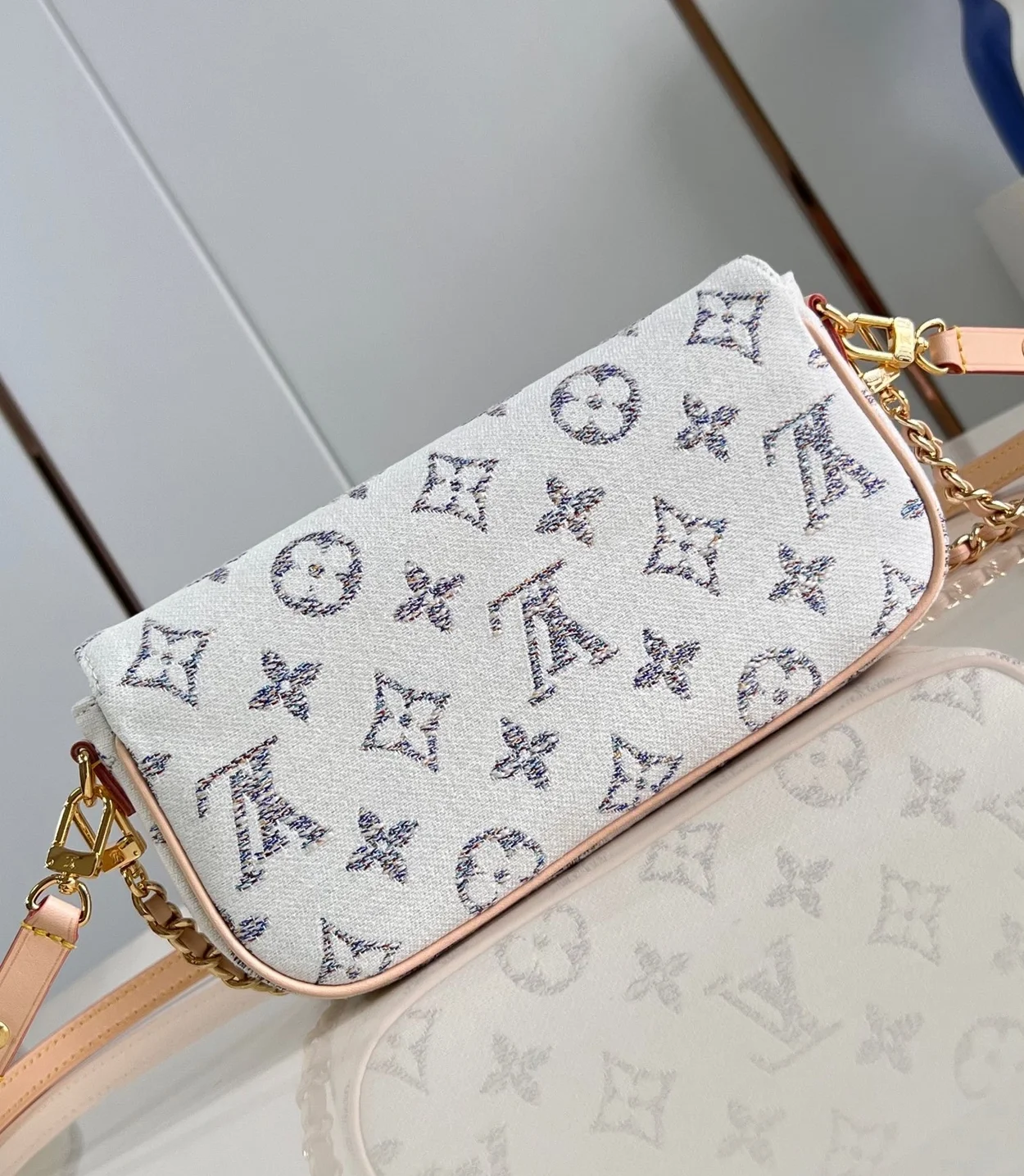 루이비통 월릿 온 체인 아이비 M83499