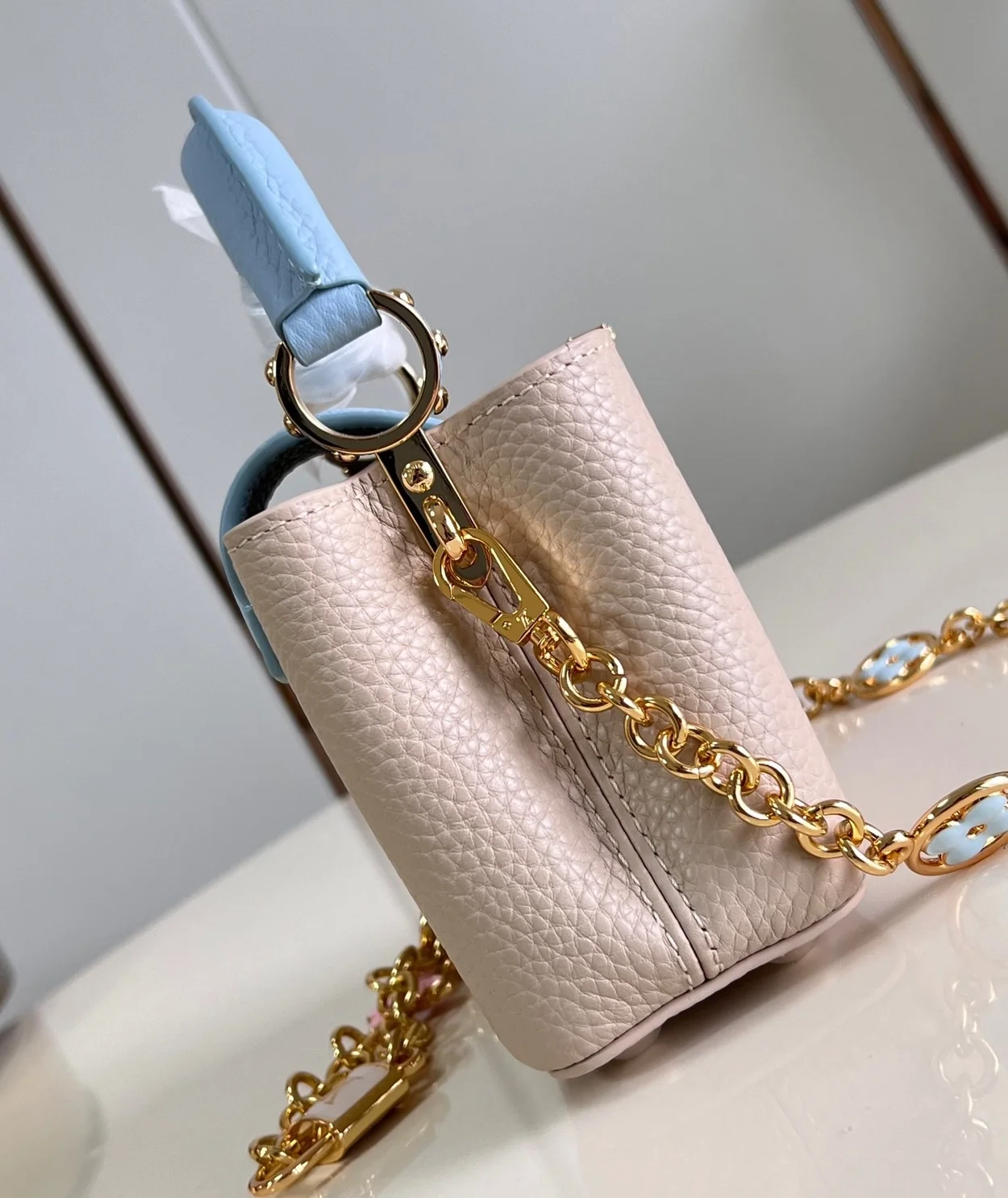 루이비통 카퓌신 나노 M23952