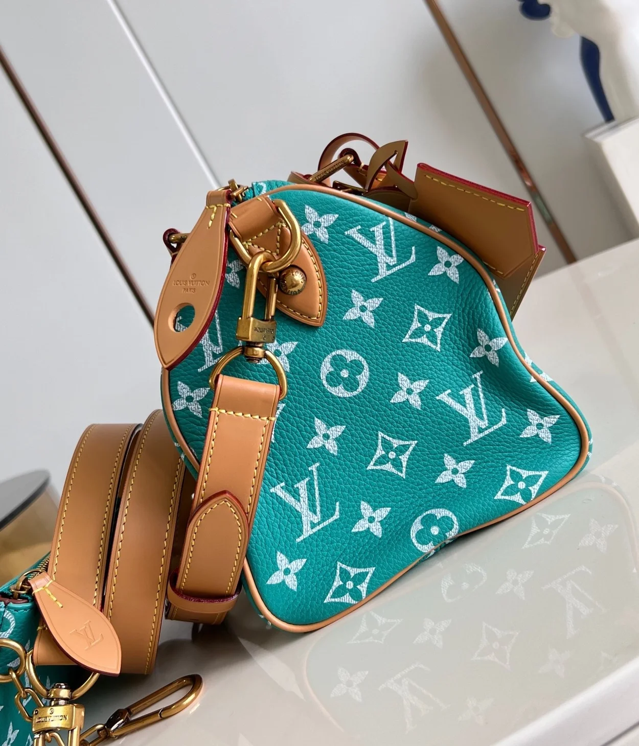 루이비통 런웨이 스피디 P9 반둘리에 25 M24423