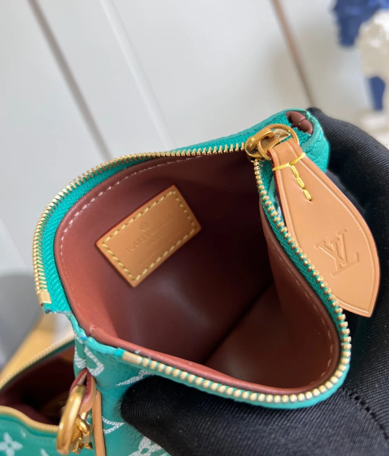 루이비통 런웨이 스피디 P9 반둘리에 25 M24423