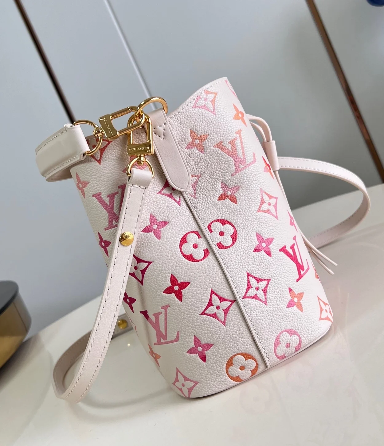 루이비통 네온노에 BB 모노그램