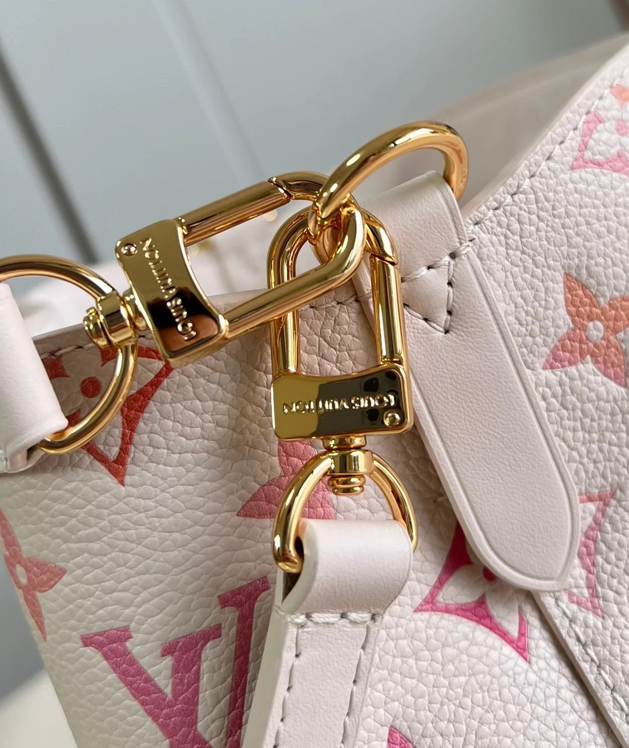 루이비통 네온노에 BB 모노그램