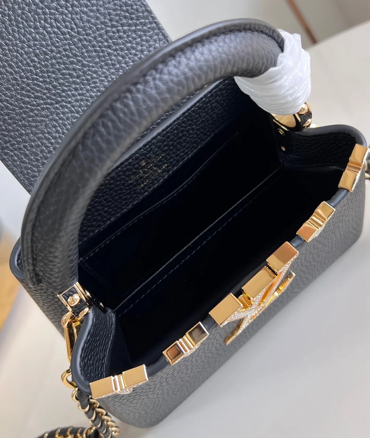 루이비통 블랙 카퓌신 미니 M56669