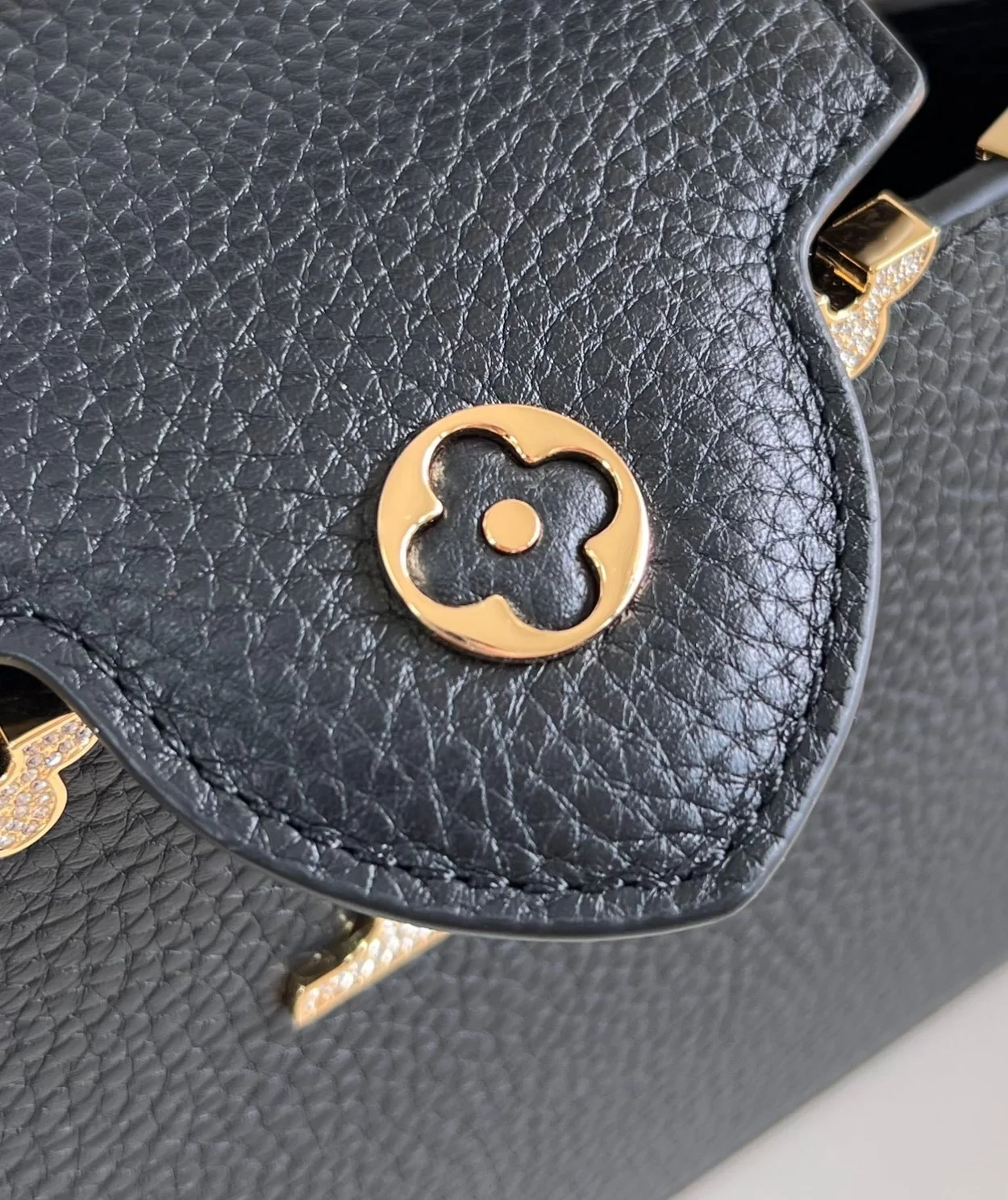 루이비통 블랙 카퓌신 미니 M56669