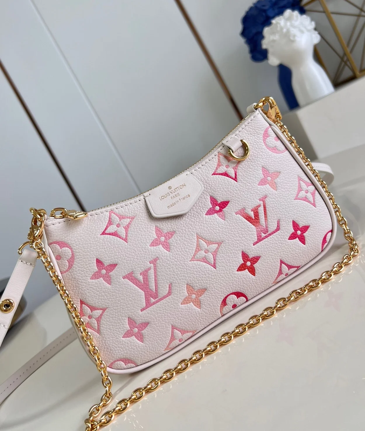 루이비통 이지 파우치 온 스트랩 M83448